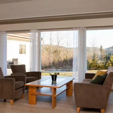 Large Spacious Single-family With 15 Beds