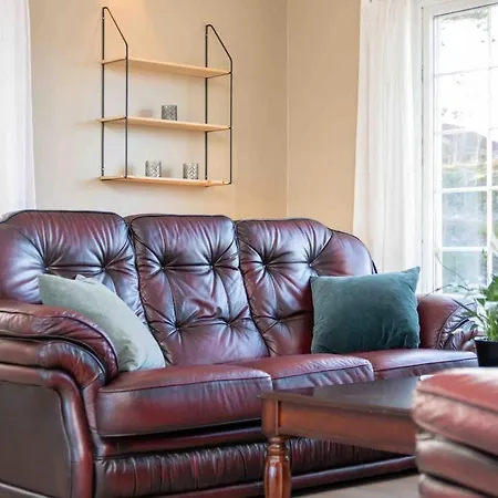 Large Spacious Single-family With 15 Beds *