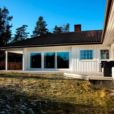 Large Spacious Single-family With 15 Beds
