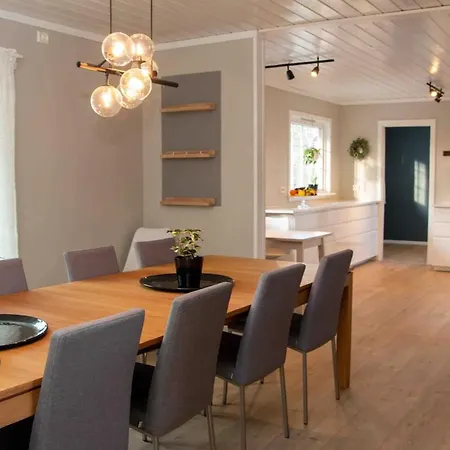 Large Spacious Single-family With 15 Beds *