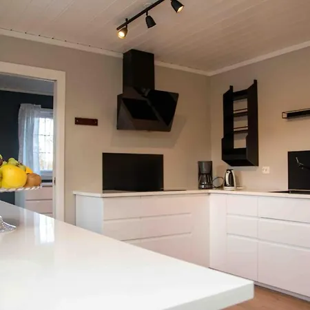 Large Spacious Single-family With 15 Beds
