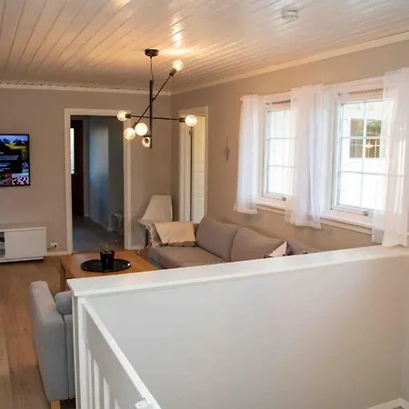 Large Spacious Single-family With 15 Beds *