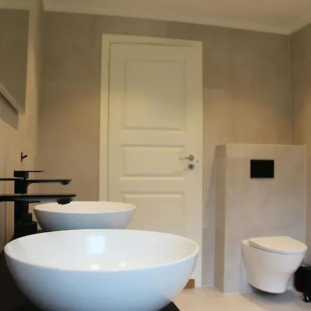 Villa Large Spacious Single-family With 15 Beds Lii