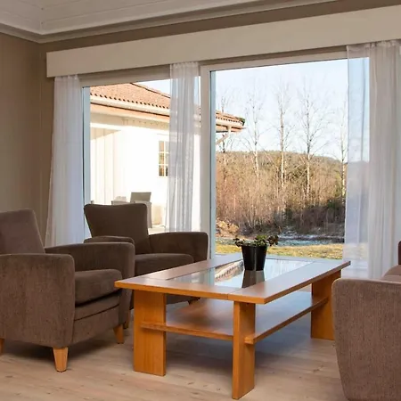 Large Spacious Single-family With 15 Beds *