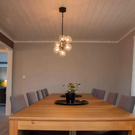 Large Spacious Single-family With 15 Beds