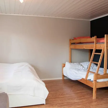 Large Spacious Single-family With 15 Beds Villa *