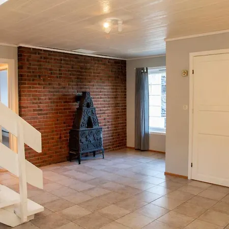 Large Spacious Single-family With 15 Beds *
