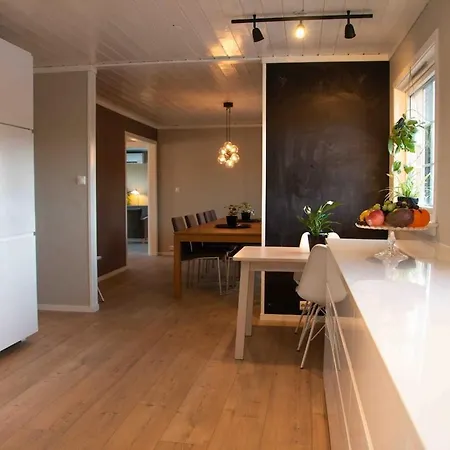 别墅 Large Spacious Single-family With 15 Beds